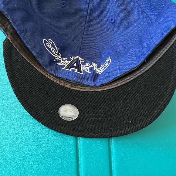 Angels hat - Picture 4 of 4